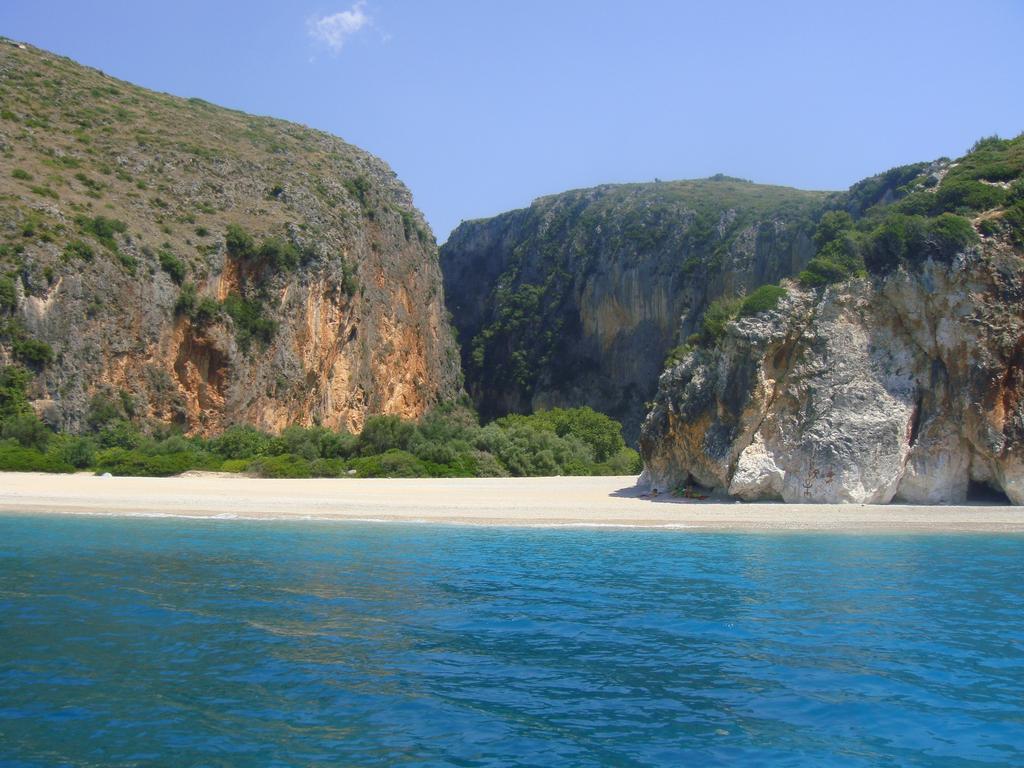 Mare 3* Himare